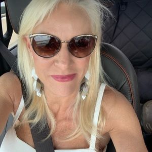 Meet your Posher, Linda